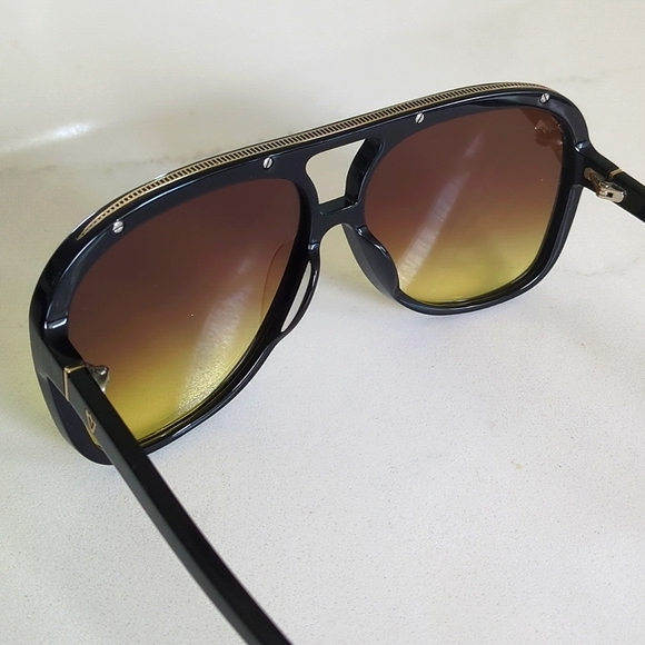 Valley Bang Oversized Sunglasses - Picture 6 of 9